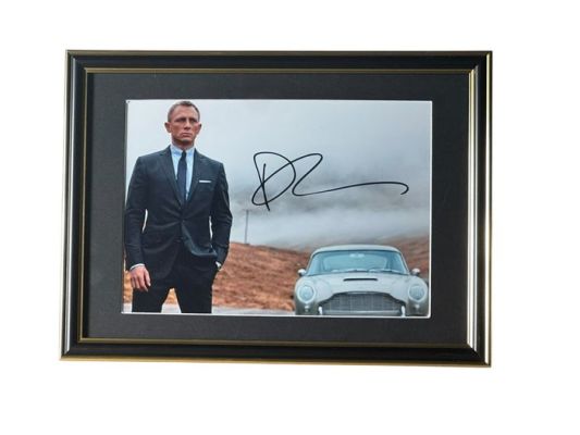 James Bond 007: Skyfall - Daniel Craig 8x10 photo James Bond - Framed | Catawiki