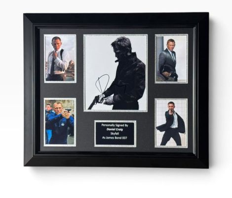 James Bond 007 - Daniel Craig Signed Framed Display - No Reserve Price ! | Catawiki