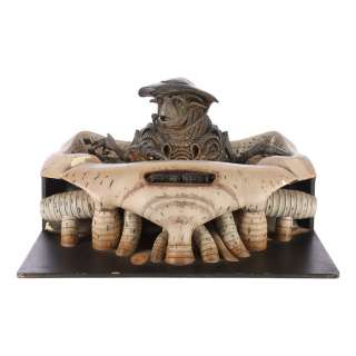 FARSCAPE (TV SERIES, 1999-2003) - Lot 1062 - Light-up Maquette of Pilot at Moya‘s Console