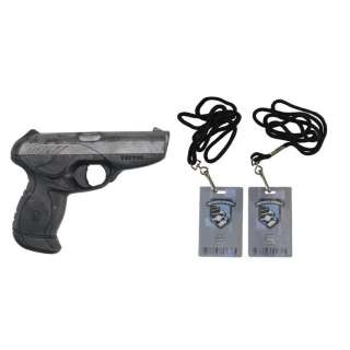 THE ONE (2001) - Lot #1453 : Yulaw‘s (Jet Li) Stunt Vektor CP-1 Gun and Pair of Multiverse Authority Badges