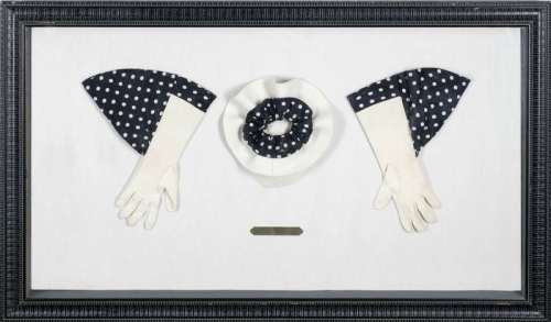 LIZA MINNELLI GLOVES & HAT FROM NEW YORK, NEW YORK | Julien’s