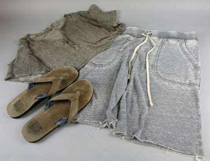 Passengers (2016) Chris Pratt screen-worn ensemble consisting a short sleeved grey shirt with… | Ewbank’s