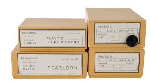 THE CURIOUS CASE OF BENJAMIN BUTTON (2008) - Lot #591 : Set of Four Button‘s Button Company Boxes