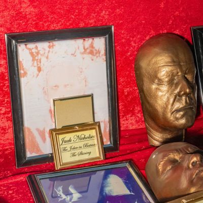 Lot 1076 - Jack Nicholson Life Mask for The Shining | misc / divers