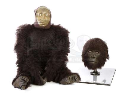 MIGHTY JOE YOUNG (1998) - Lot 224 - Animatronic Baby Joe (Verne Troyer) Puppet