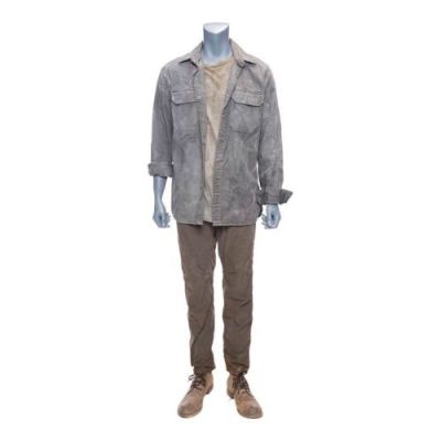 Blade Runner 2049 (2017) | Lot 197 : Rick Deckard’s (Harrison Ford) Costume with Screen-Matched Spinner Interior Shirt | Propstore