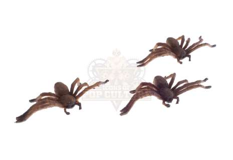 Lot 21 - Arachnophobia - Prop Spiders - IV303