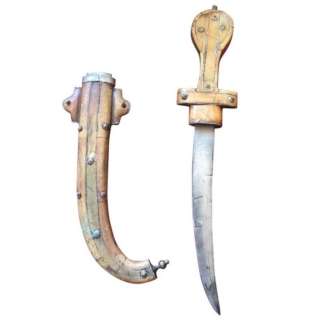 Lot 277 - Knife and Sheath - The Chronicles of Narnia: The Lion, the Witch and the Wardrobe (2005)
