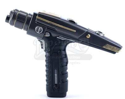Star Trek: Discovery | Star Trek: Discovery/Star Trek: Short Treks - Hero Light-Up Starfleet Type II Hand Phaser | Propstore