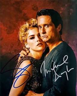 Basic Instinct (1992) | Basic Instinct (1992) - Double Signed by Michael Douglas (Nick) & Sharon Stone (Catherine) - Autograph with COA | Catawiki