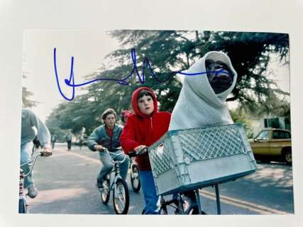 E.T. - Signed by Henry Thomas | Catawiki