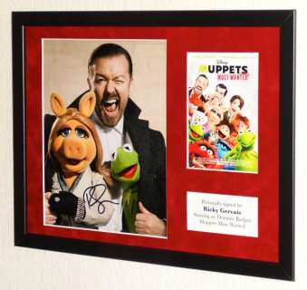 The Muppets - Ricky Gervais (Dominic Badguy) Framed, signed + Certificate of Authenticity | Catawiki