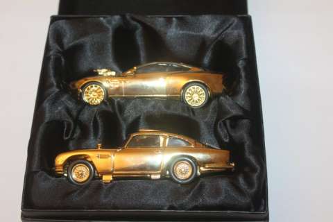 James Bond 007 - Model Cars - 40th Anniversary Twin Gold Plated Set - Aston Martin DB5 & V12 - Goldfinger & Die Another Day - Corgi Toys | Catawiki