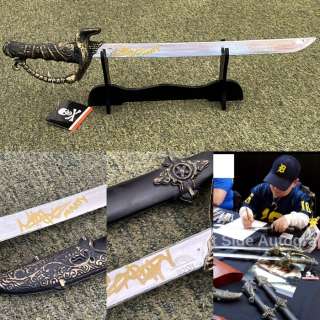 Pirates of the Caribbean - Martin Klebba (Marty) signed Pirates Sword + scabbard with Stand, COA & Photo signing | Catawiki