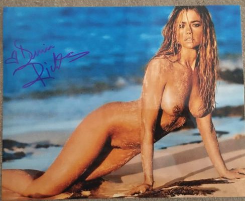 James Bond 007: The World is Not Enough - Denise Richard Signed - - Movie prop | Catawiki