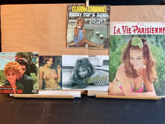 Claudia Cardinale souvenir collector rare - Photo dédicacée, Vinyles & magazine | Catawiki