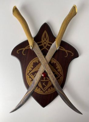 Lord of the Rings - Set of replica Legolas knives, on wall plaque | Catawiki