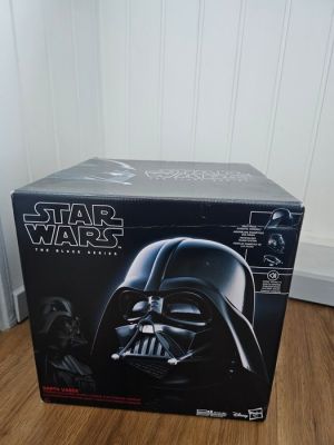 Star Wars - Hasbro - - Movie prop Includes boxed Hasbro Black Series Darth Vader electronic helmet with inner foam inserts, | Catawiki