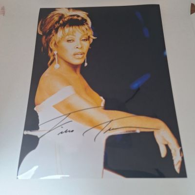 James Bond 007: GoldenEye - signed by Tina Turner (+) Title Song Performer - with Certified Genuine bc holographie COA | Catawiki