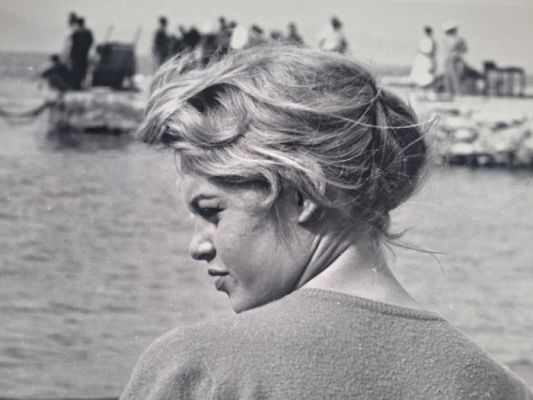Unknown - Brigitte Bardot, "And God Created Woman" (French: Et Dieu... créa la femme), 1956 | Catawiki