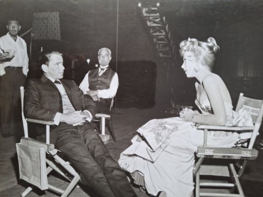 Globe Photos - Frank Sinatra & Shirley MacLaine ’Some Came Running’ 1958 | Catawiki