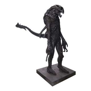 AVP: ALIEN VS. PREDATOR (2004) - Lot 18 - Xenomorph Warrior Costume on Display