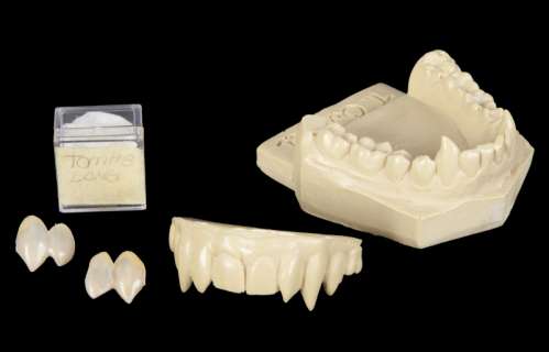 Lot 1344 - TOM CRUISE INTERVIEW WITH THE VAMPIRE CAST FANGS