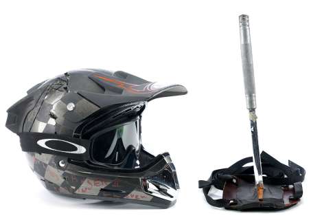 CHARLIE‘S ANGELS: FULL THROTTLE - Thin Man‘s (Crispin Glover) SFX Helmet and Seamus O‘Grady‘s (Justin Theroux) SFX Sword