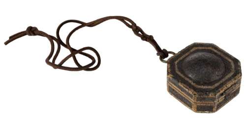 PIRATES OF THE CARIBBEAN: THE CURSE OF THE BLACK PEARL (2003) - Lot #294 : Captain Jack Sparrow‘s (Johnny Depp) Stunt Compass