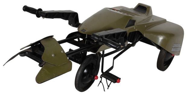 Lot 193 - Star Wars Return of the Jedi Sweepstakes Speeder Bike Ride-on Toy. Kenner, 1984. | Potter & Potter