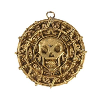 PIRATES OF THE CARIBBEAN: THE CURSE OF THE BLACK PEARL (2003) - Lot #905 : Oversize Cursed Aztec Medallion