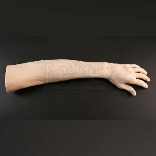 HANNIBAL - Lot 47 - Miriam Lass‘s (Anna Chlumsky) "Entree" Severed Arm