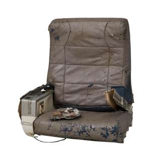 Lost - Oceanic Flight 815 Damaged First Class Airplane Seat - James "Sawyer" Ford‘s (Josh Holloway) Beach Reading Chair