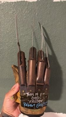 NECA A Nightmare on Elm Street Freddy Glove Prop Replica Signed Robert Englund