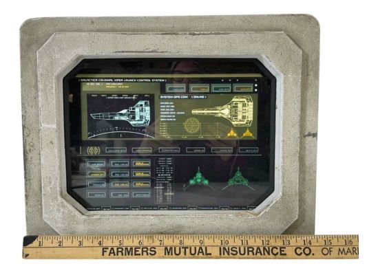 Lot 29 - Battlestar Galactica (2004 - 2009) - CIC Translight and Frame