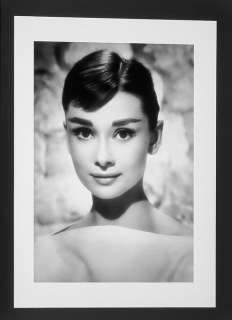 Audrey Hepburn - Collection N°1 - Serie 3 | Audrey Hepburn - Collection n°1 - Serie 3 - On Luxury Black Portfolio, COA numbered - 60X42 CM - "Cine Arte" COLLECTOR | Catawiki