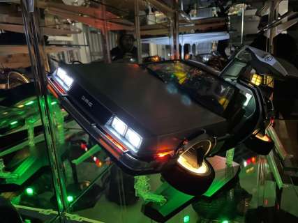 Back to the Future - Delorean Timemachine Model from Part II - 1:6 Scale - MMS636 - Hot Toys | Catawiki
