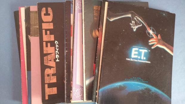 Huge Lot 25 Japanese pressbooks tERROR, Robert Redford, ET, Jackie cHAN... - lONGEST dAY, Last Tycoon, New York | Catawiki