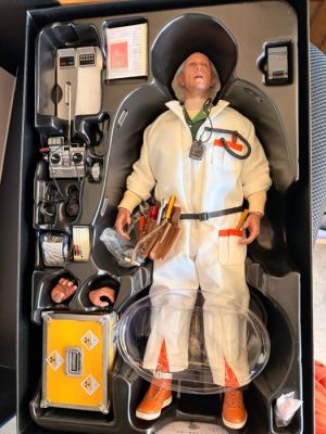 Hot Toys - Action figure Doc Brown (Deluxe Version) | Catawiki