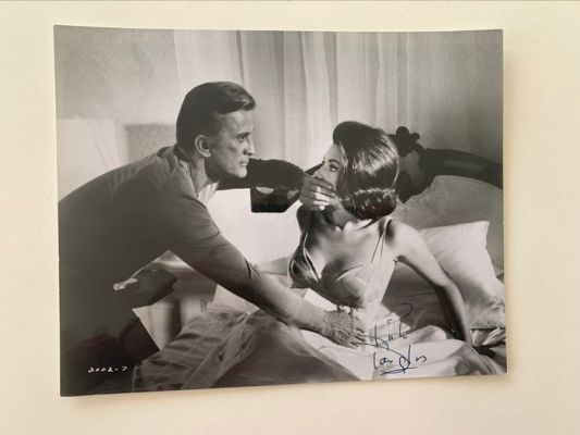 Kirk Douglas - Nice early signed vintage photo | Catawiki