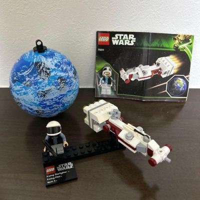 LEGO Set - 75011 - Star Wars - X-wing Starfighter — Planet Series with Wedge Antilles Minifigure & Yavin 4 Globe