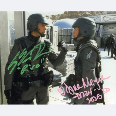 Starship troopers - Signed by Casper van Dien (Juan Rico) and Dina Meyer (Dizzy Flores) | Catawiki