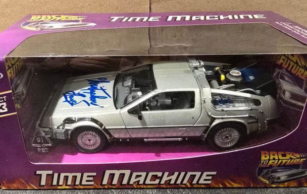 Back to the Future - Christopher Lloyd signed Diecast DeLorean - Welly | Catawiki