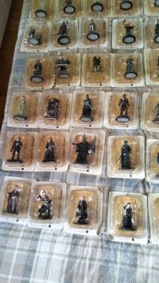 The Lord of the Rings – Complete Collection of 120 Lead Figurines (Sealed) + 12 Display Stands – Statue - 2004