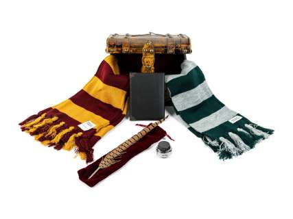 (Film Memorabilia) A group of 14 pieces of memorabilia | Freeman’s | Hindman