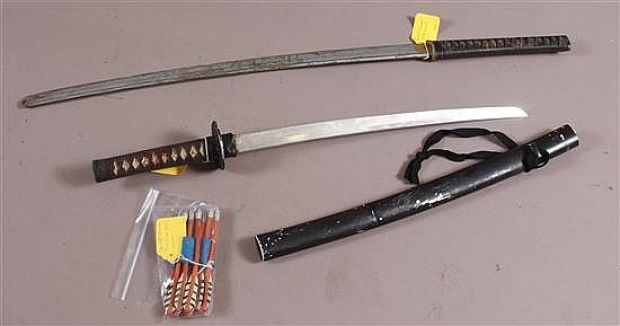 2 PROP SWORDS AND PROP ARROWS FROM "THE LAST SAMURAI" | Apple Tree Auction Center