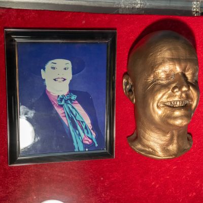 Lot 1077 - Jack Nicholson Life Mask for Batman Joker | misc / divers