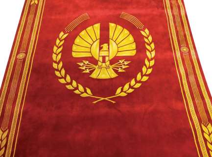Lot 253 - "President Snow" red carpet with Panem emblem from his office in : Mockingjay - Part 1 .