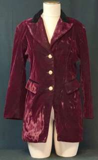 Lot 220 - Underworld Awakening (2012) - Vampire Aristocrat Red Robe