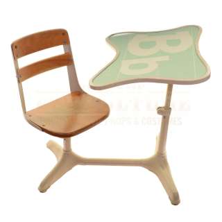 How the Grinch Stole Christmas – Bb School Desk – H3-270 | Icons of Pop Culture